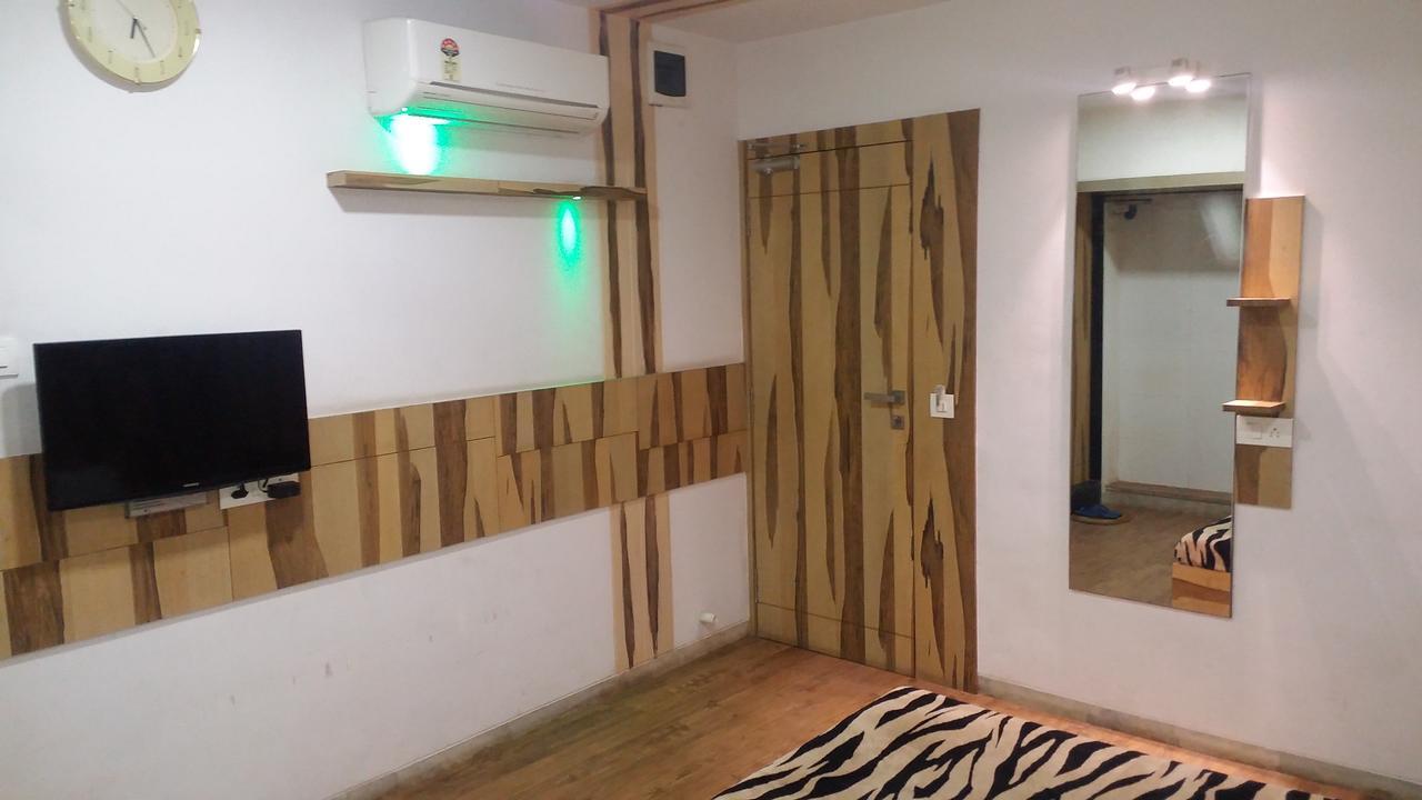 Hotel Decent スーラト エクステリア 写真